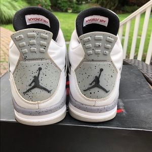 Jordan retro 4 white cements